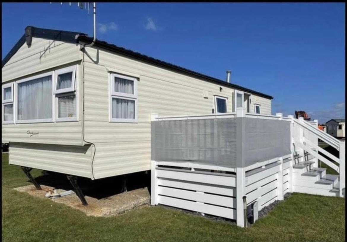 Sea Lets Hotel Selsey Bagian luar foto